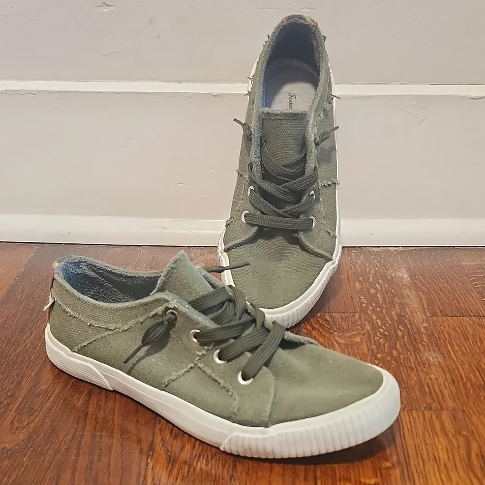 Tommy Bahama Green Beach Party Distressed Comfort Slip On Sneakers
